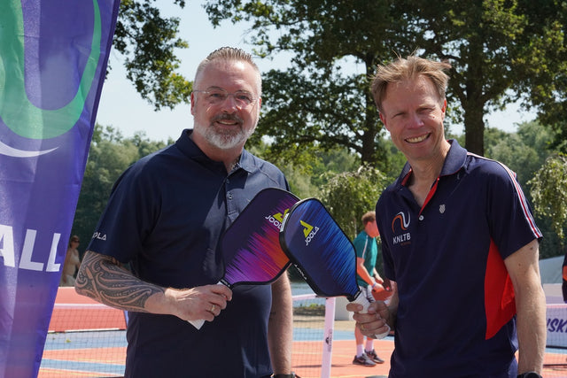 vlnr Directeur JOOLA Pickleball Nederland, Ruud van Graafeiland en Directeur KNLTB, Erik Poel